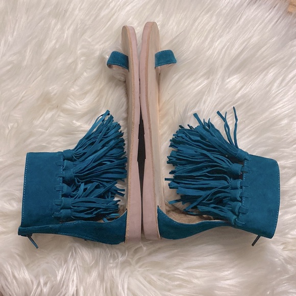 Jeffrey Campbell
Color:Aquamarine Suede
Borla Sandal in Blue Suede - Picture 3 of 12